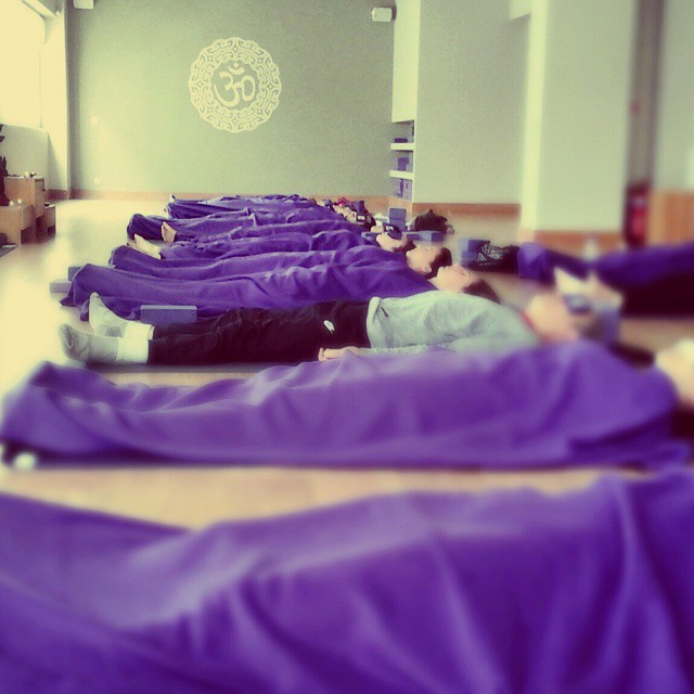 Το εσωτερικό παιδί γνωρίζει να ακολουθεί το παιχνίδι της ζωής!!! Η χαλάρωση είναι ένα ιερό μέρος του παιχνιδιού! Από αυτήν την υπέροχη Κυριακάτικη πρακτική! 